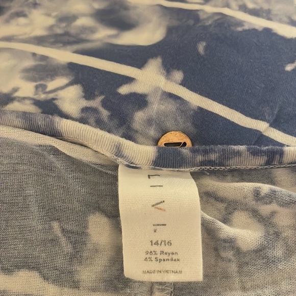 LIVI tank with detail - Picture 4 of 4